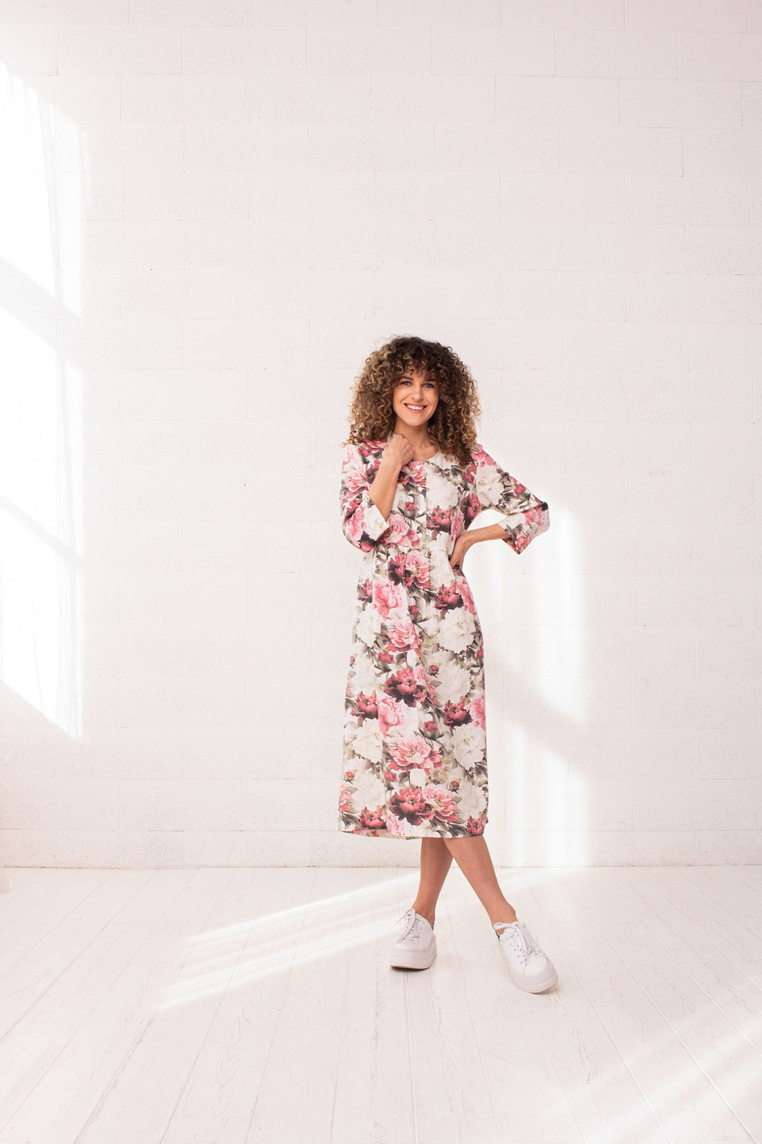 Lininė suknelė su bijūno raštu